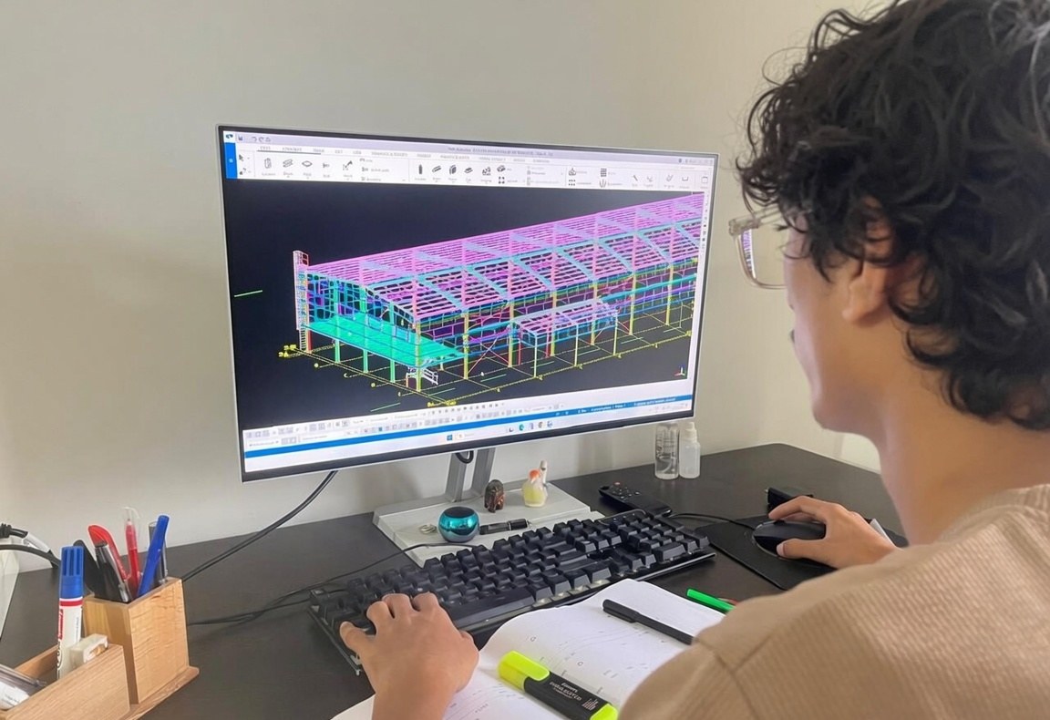 Trident Engineering Service engineer working on a steel structure 3D model